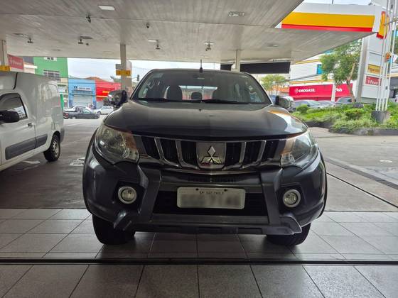 MITSUBISHI L200 TRITON 2.4 16V TURBO DIESEL SPORT HPE CD 4P 4X4 AUTOMÁTICO